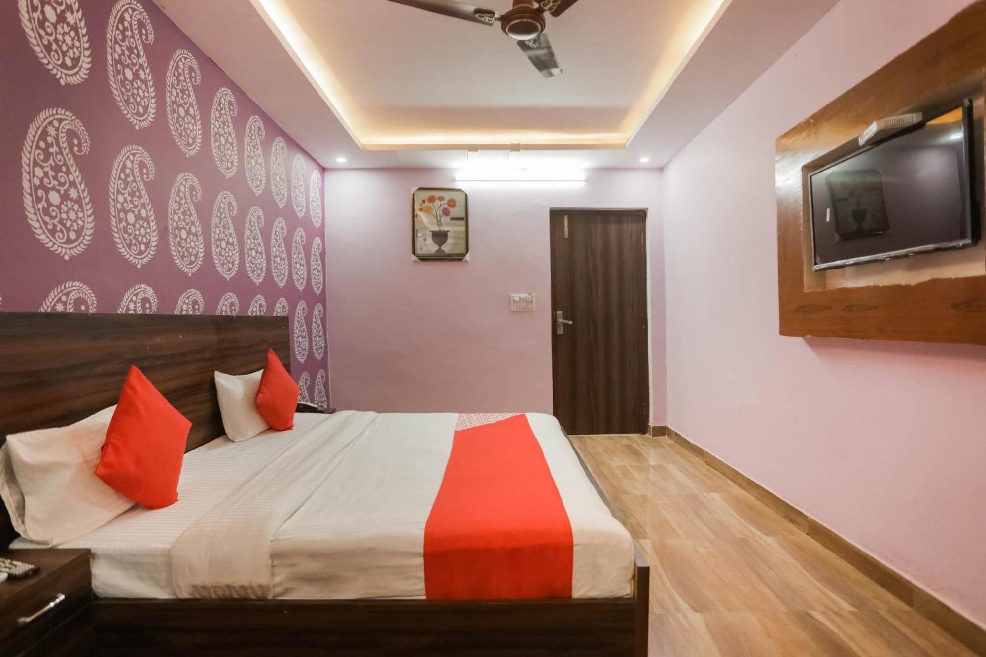 Hotel O Red Velvet Rooms & Banquet Фаридабад Экстерьер фото