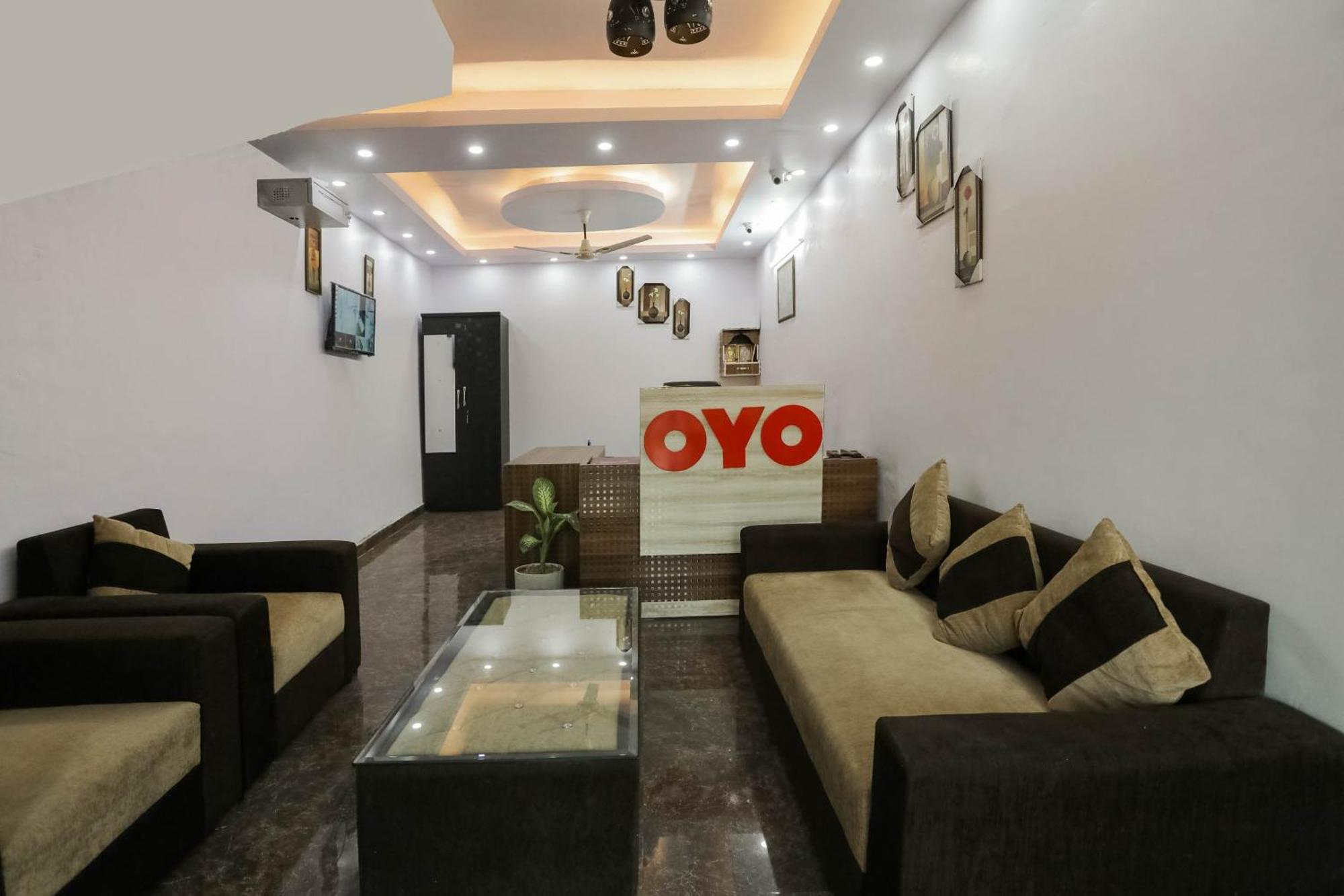Hotel O Red Velvet Rooms & Banquet Фаридабад Экстерьер фото