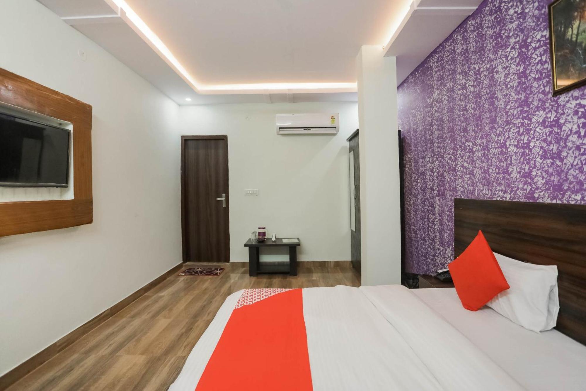 Hotel O Red Velvet Rooms & Banquet Фаридабад Экстерьер фото